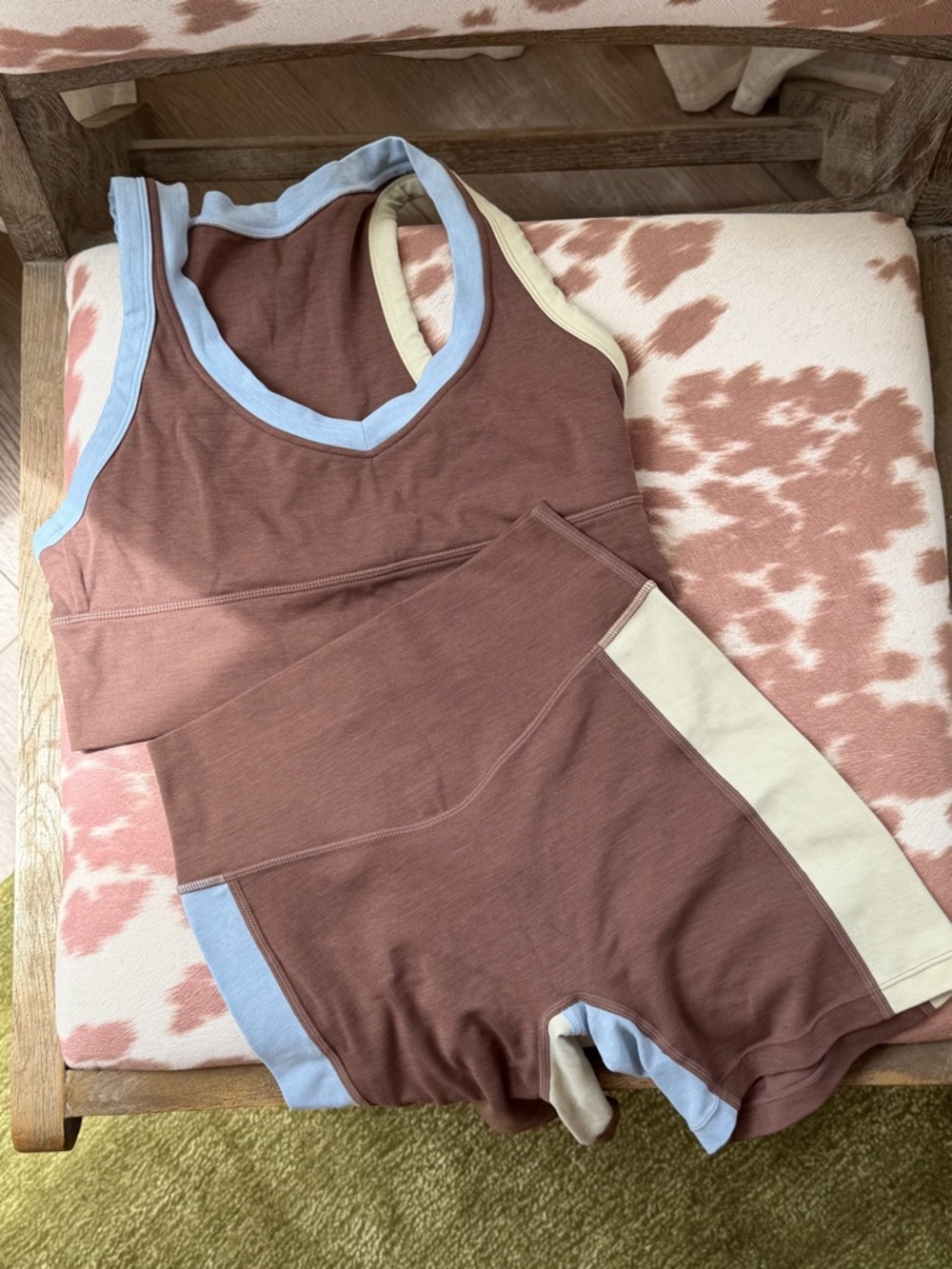 VITALITY brown, blue & yellow color block set